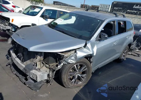 2017 Toyota Highlander Le z USA, uszkodzony, nr VIN 5TDZARFH1HS029571